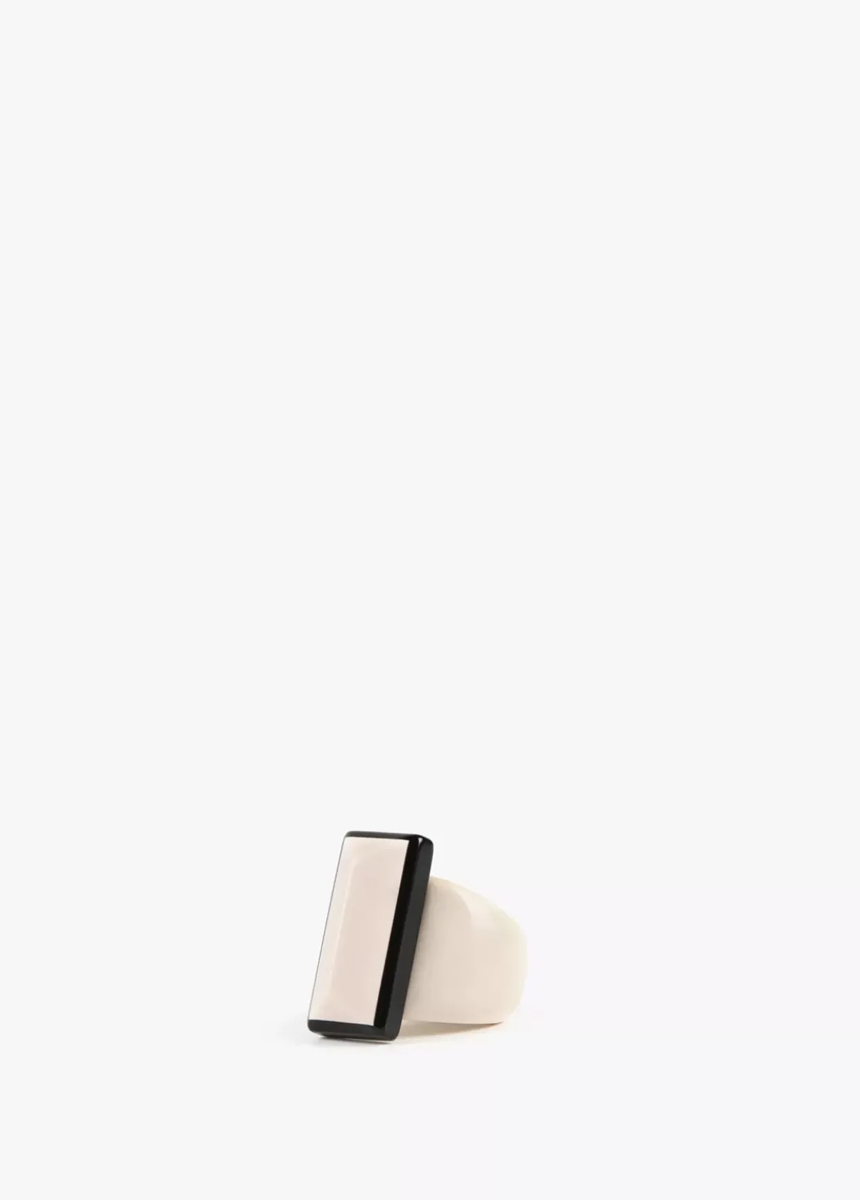 Anillo blanco y negro