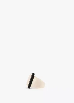 Anillo blanco y negro