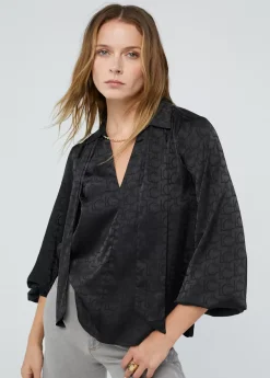 Blusa con lazo