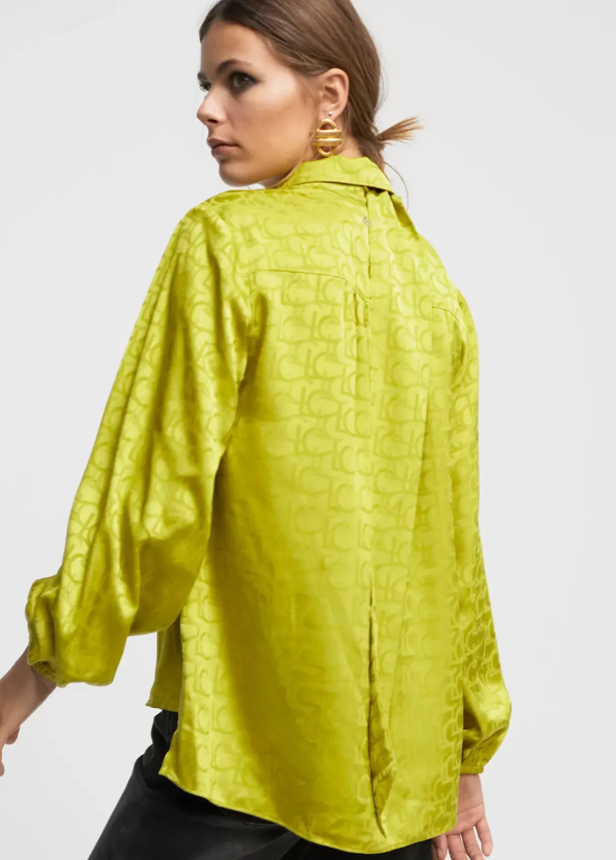 Blusa con lazo