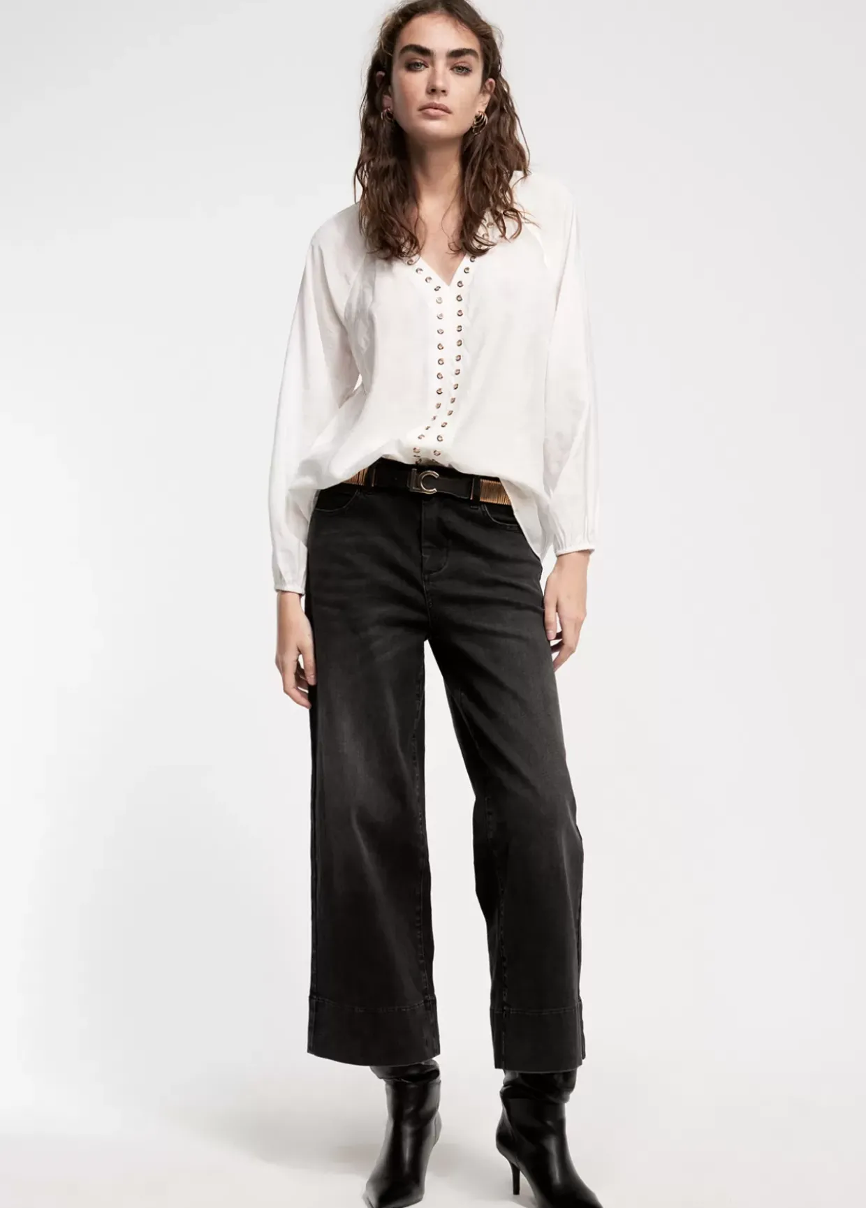 Blusa detalle eyelets