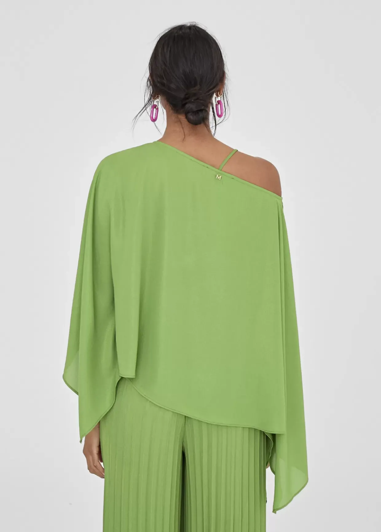 Blusa/capa satinada