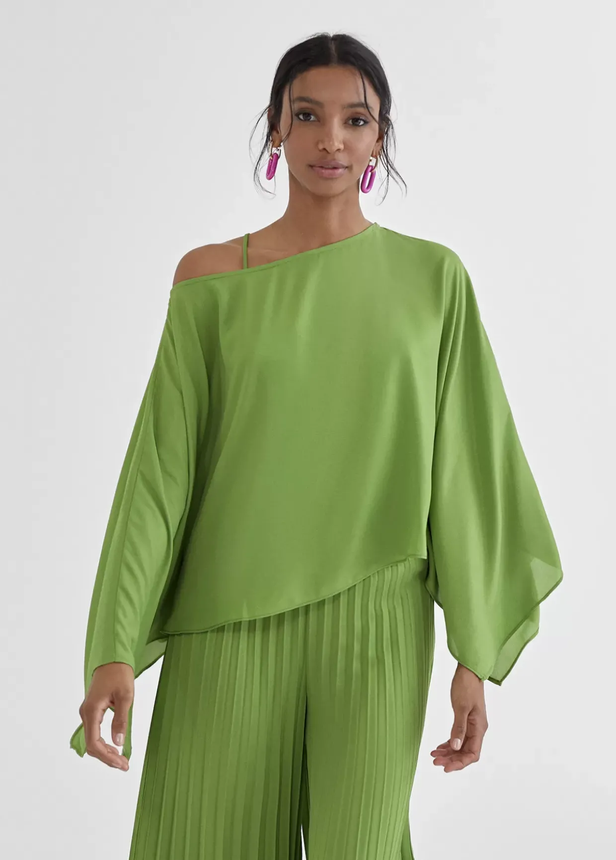 Blusa/capa satinada