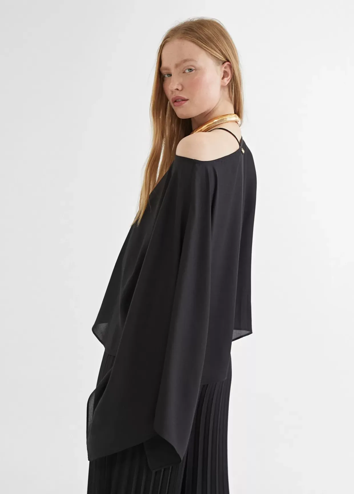 Blusa/capa satinada