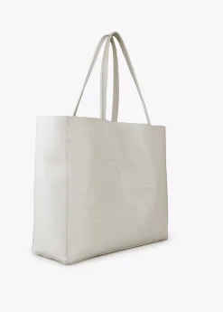 Bolso shopper con logo en relieve.