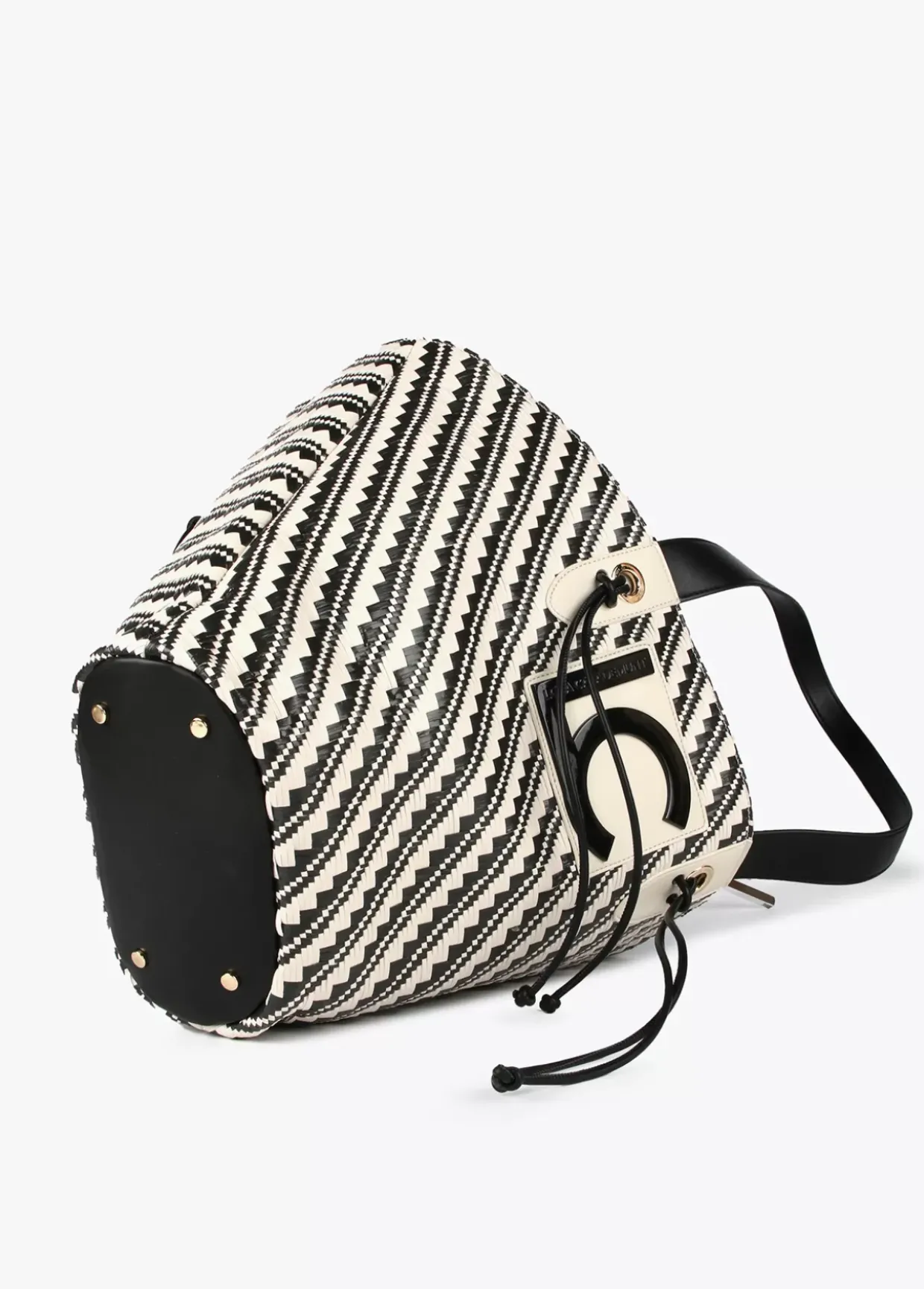Bolso tipo cesta en efecto rafia