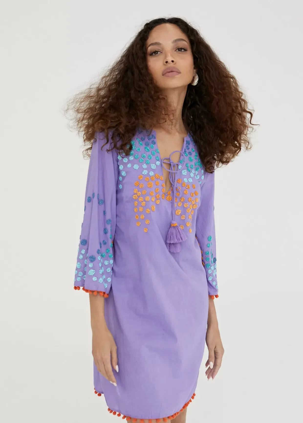 Caftan corto con bordado