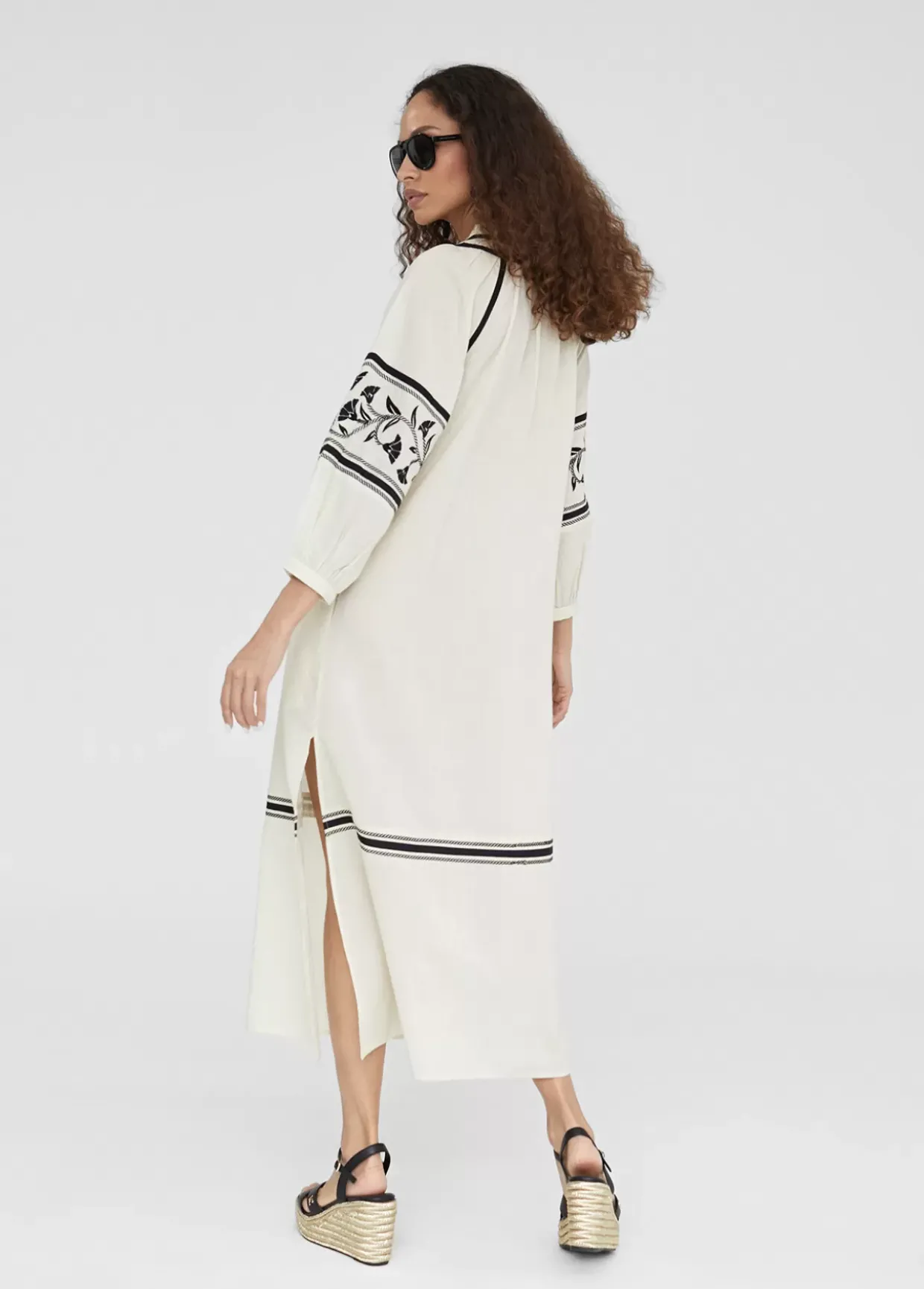 Caftan largo con bordado