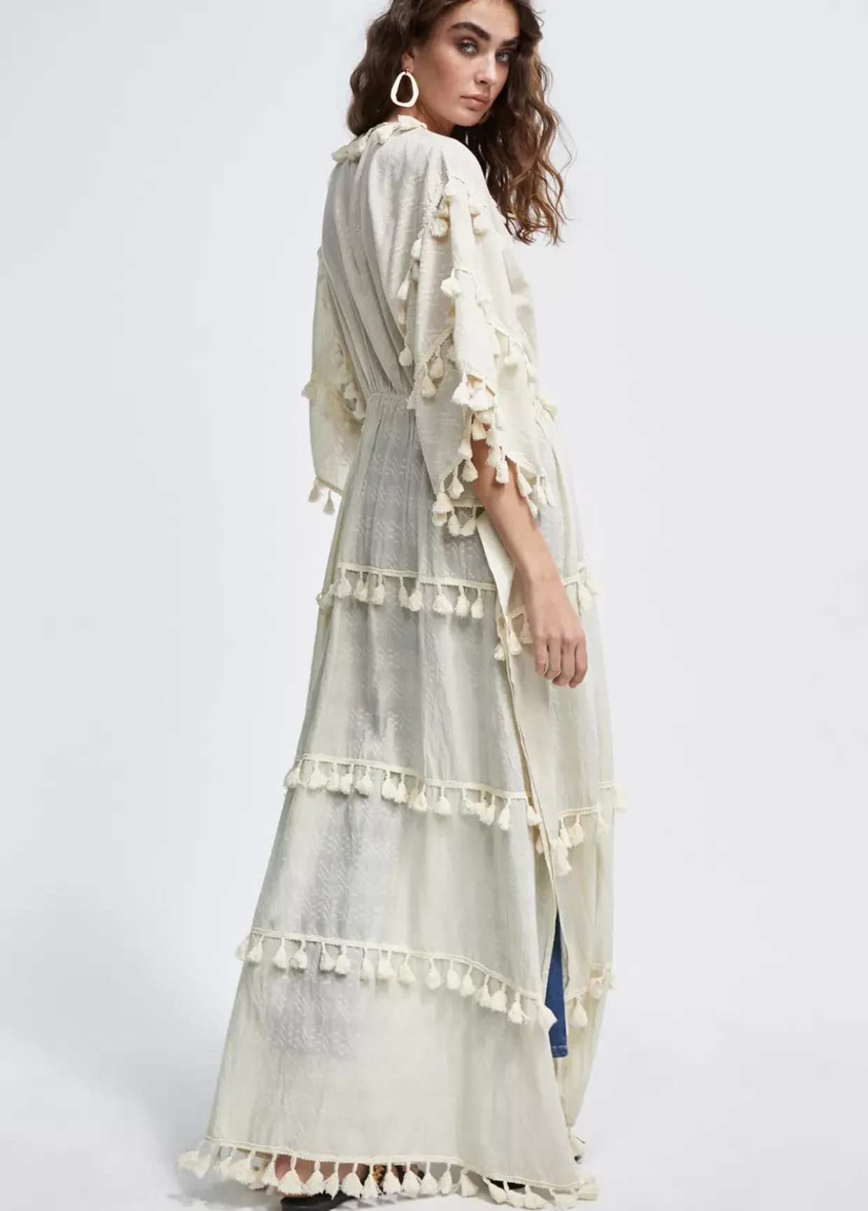 Caftan largo con pompones