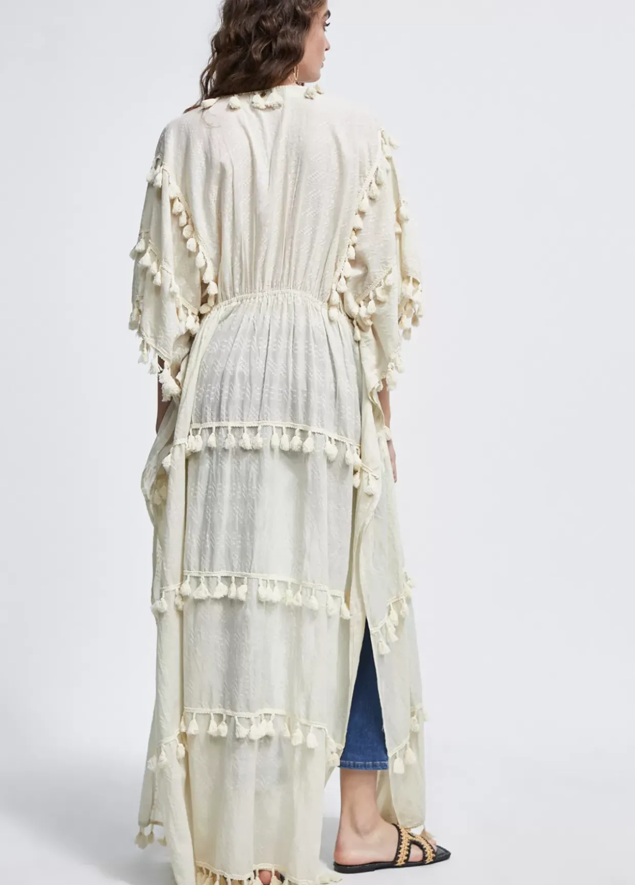 Caftan largo con pompones