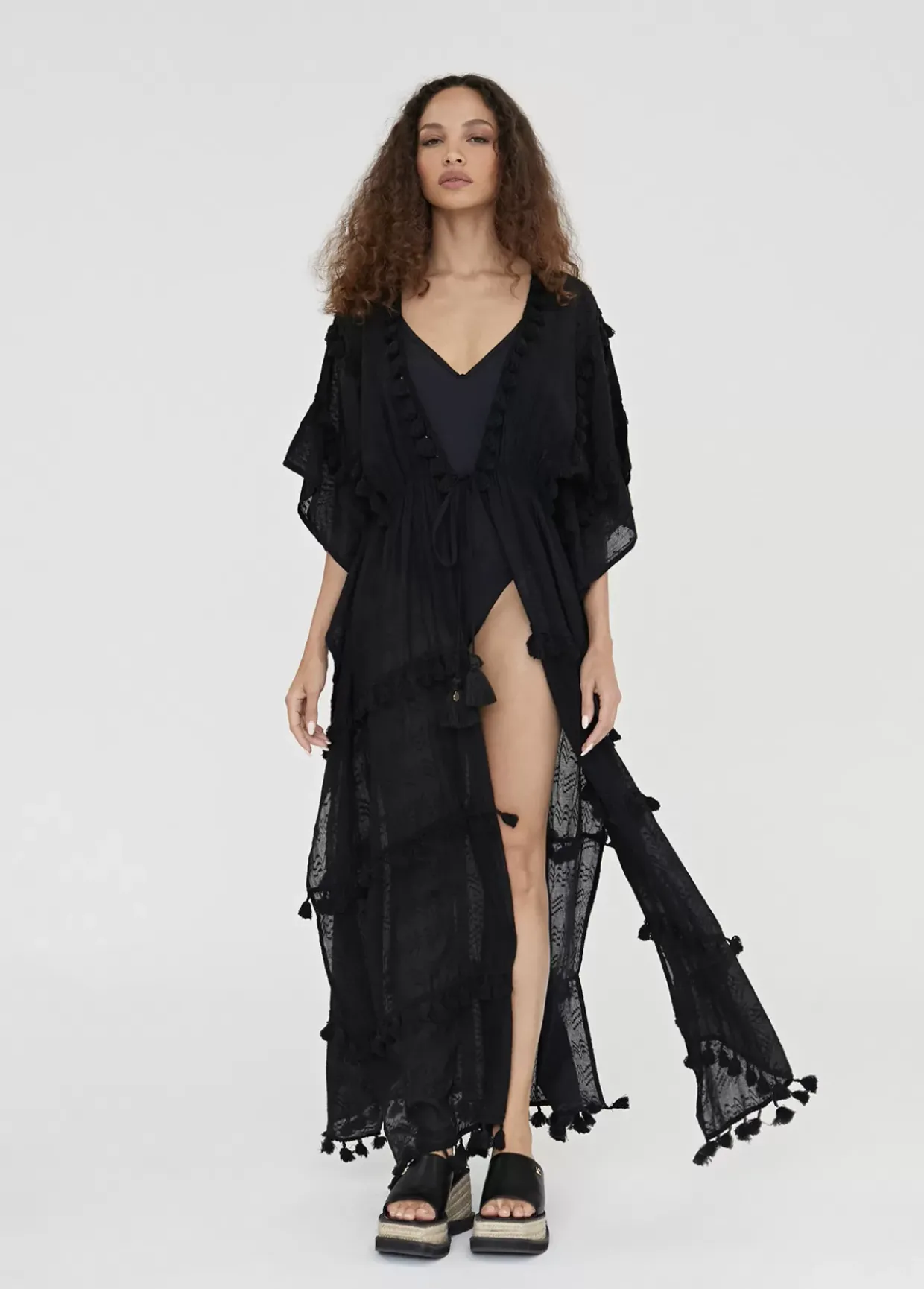 Caftan largo con pompones