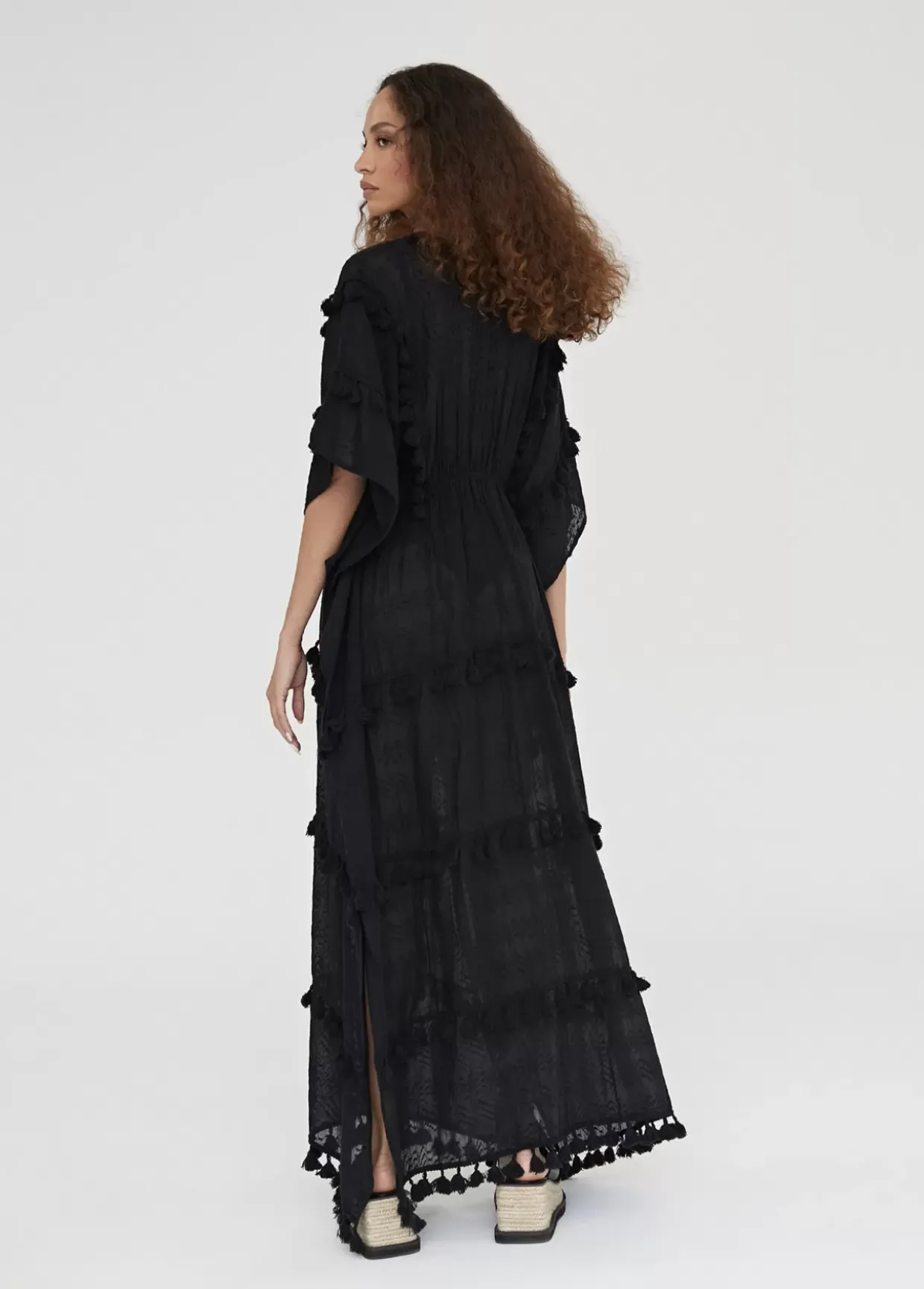 Caftan largo con pompones