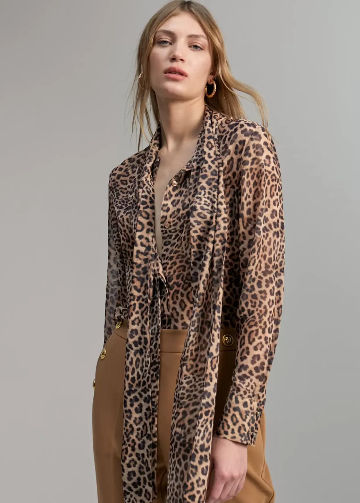 Camisa con lazada