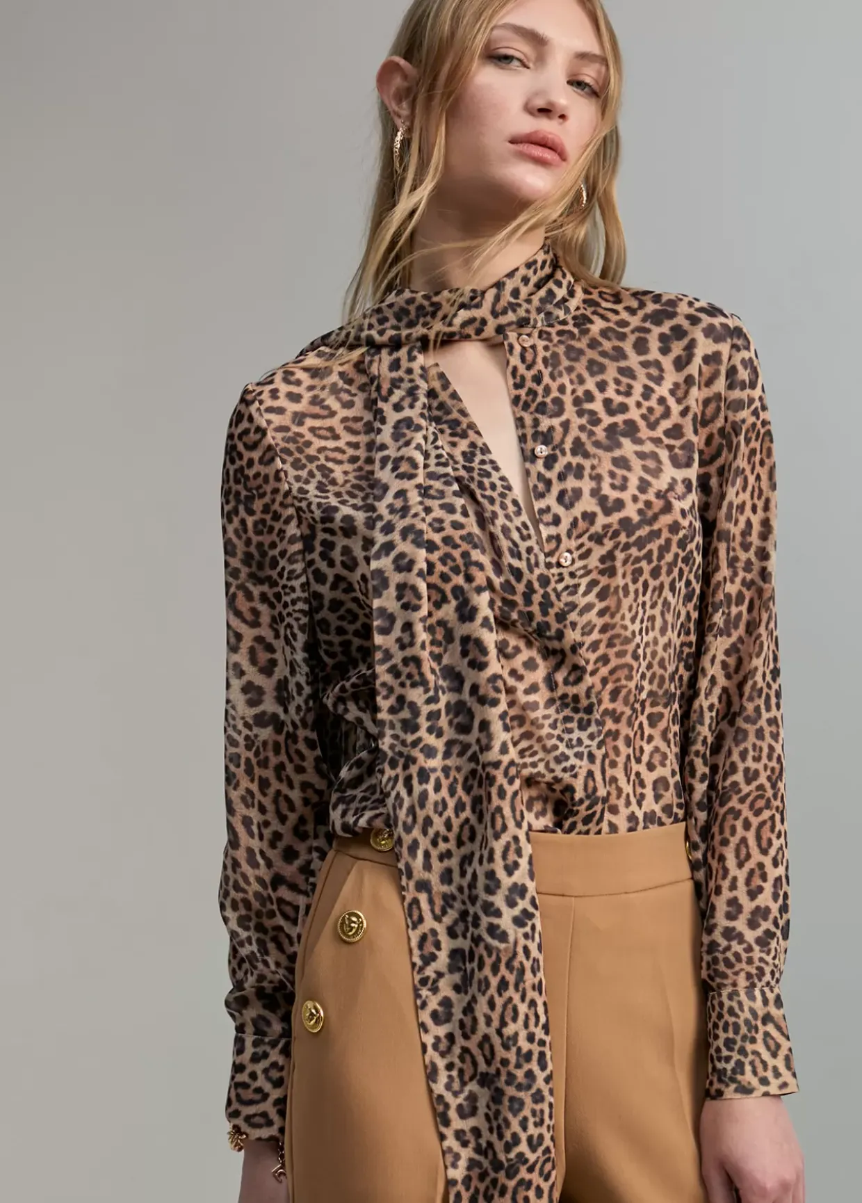 Camisa con lazada