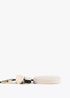 Collar colgante blanco y negro