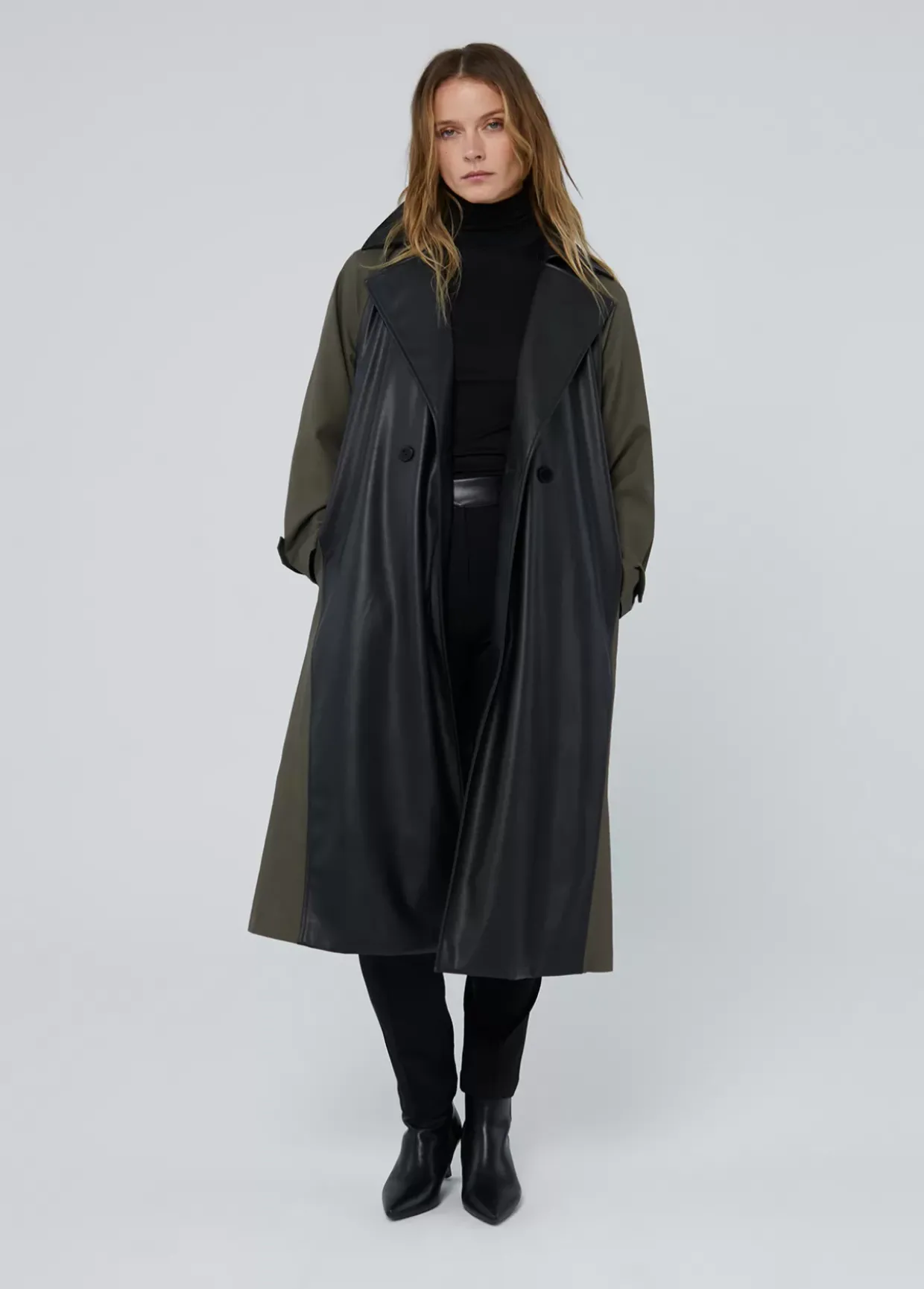 Gabardina combinada efecto piel