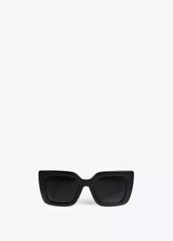 Gafas de sol fabricadas en acetato con forma cuadrada. Varillas personalizadas.