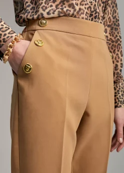Pantalón detalle botones