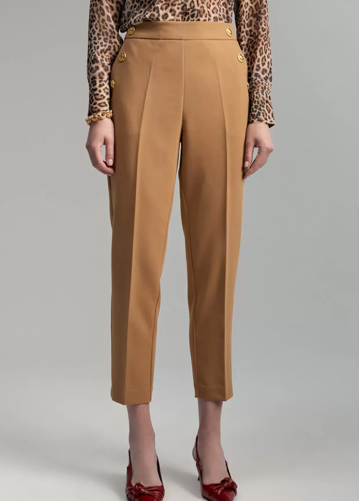 Pantalón detalle botones