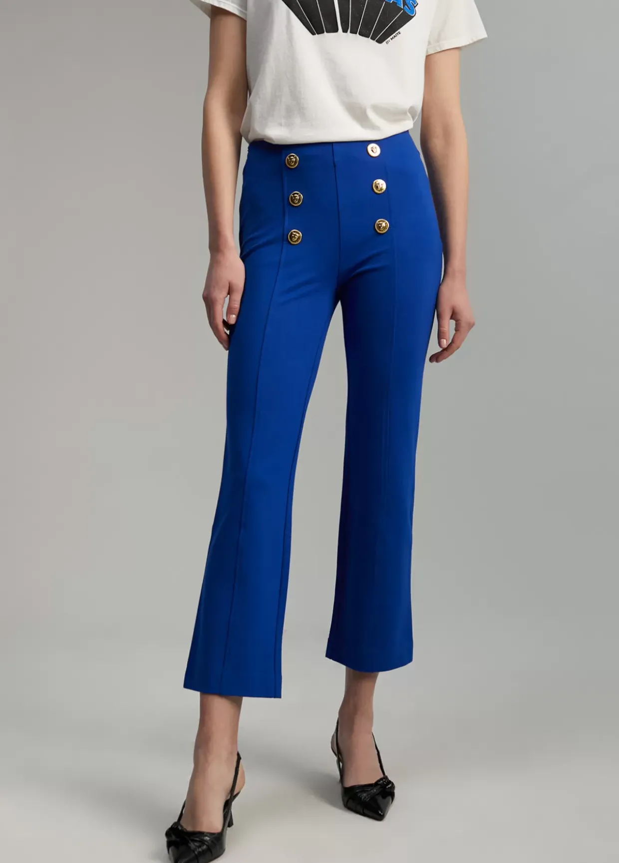 Pantalón detalle botones