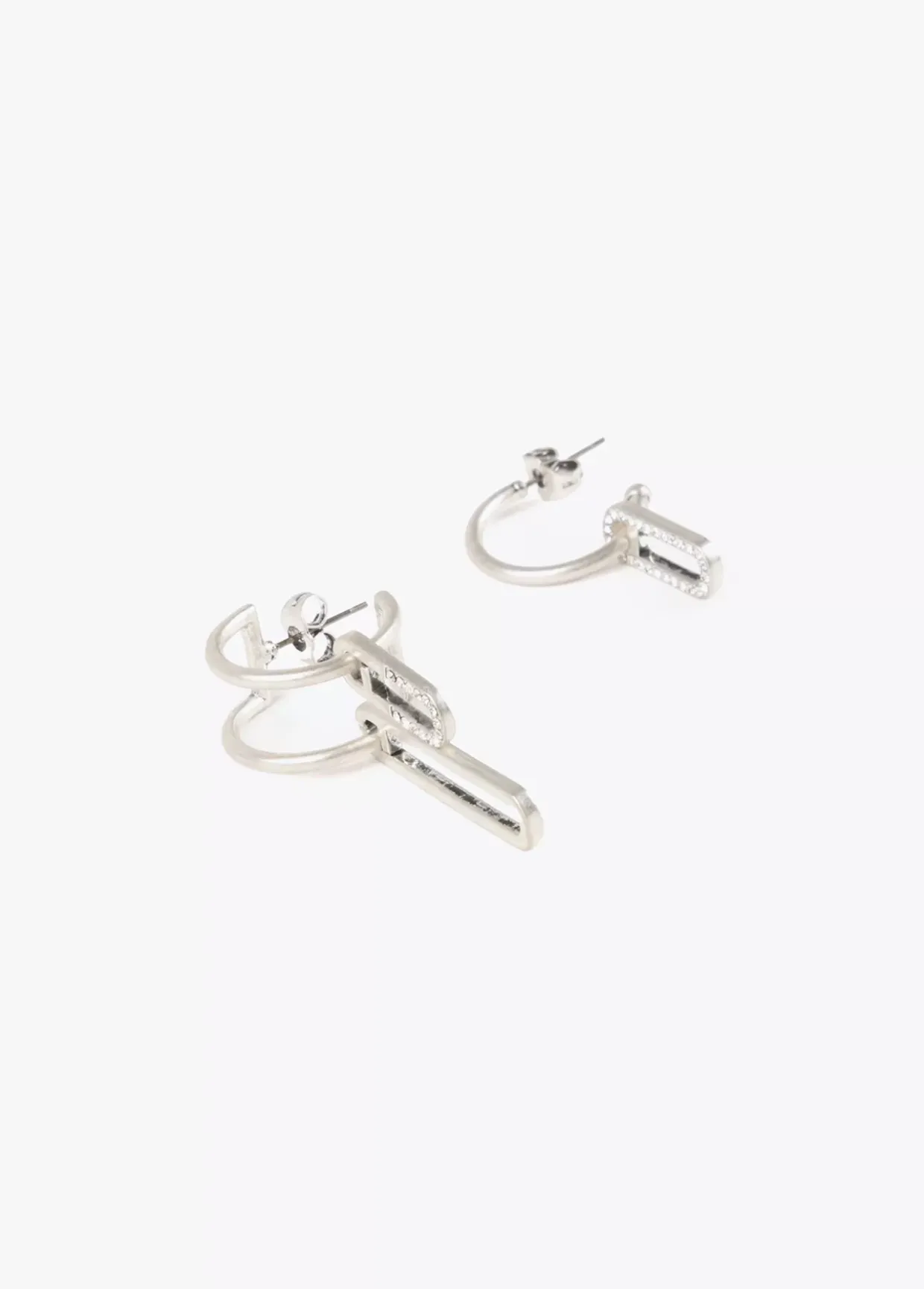 Pendientes asimétricos