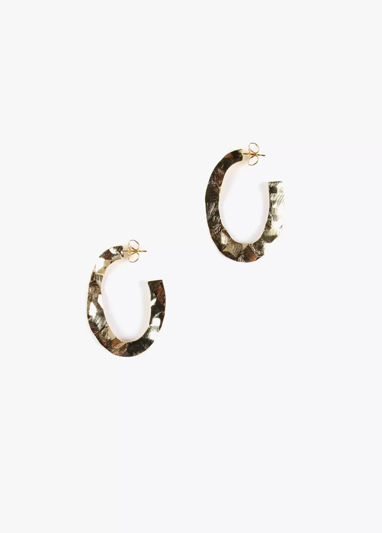 Pendientes dorados y ovalados