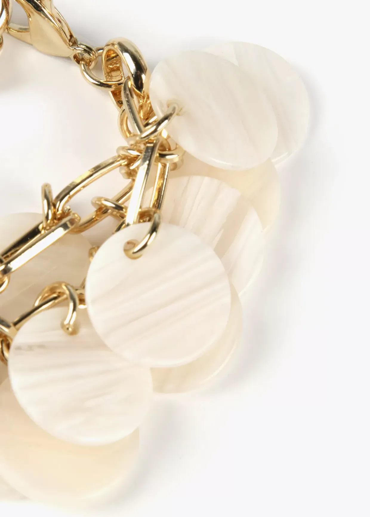 Pulsera dorada y nacarada