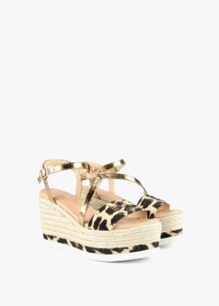 Sandalia cuña animal print