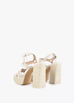 Sandalia plataforma y efecto crochet