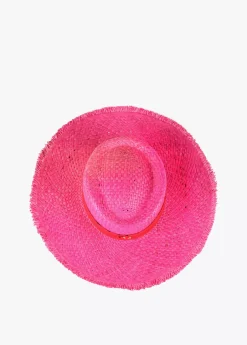Sombrero con ala ancha
