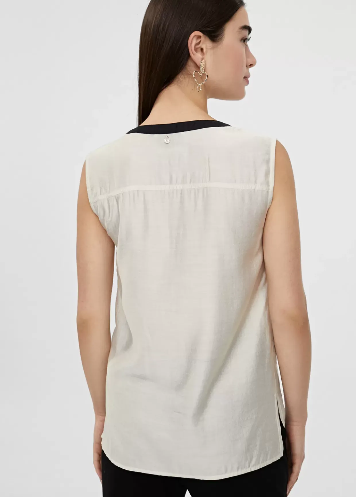 Top bicolor con aberturas
