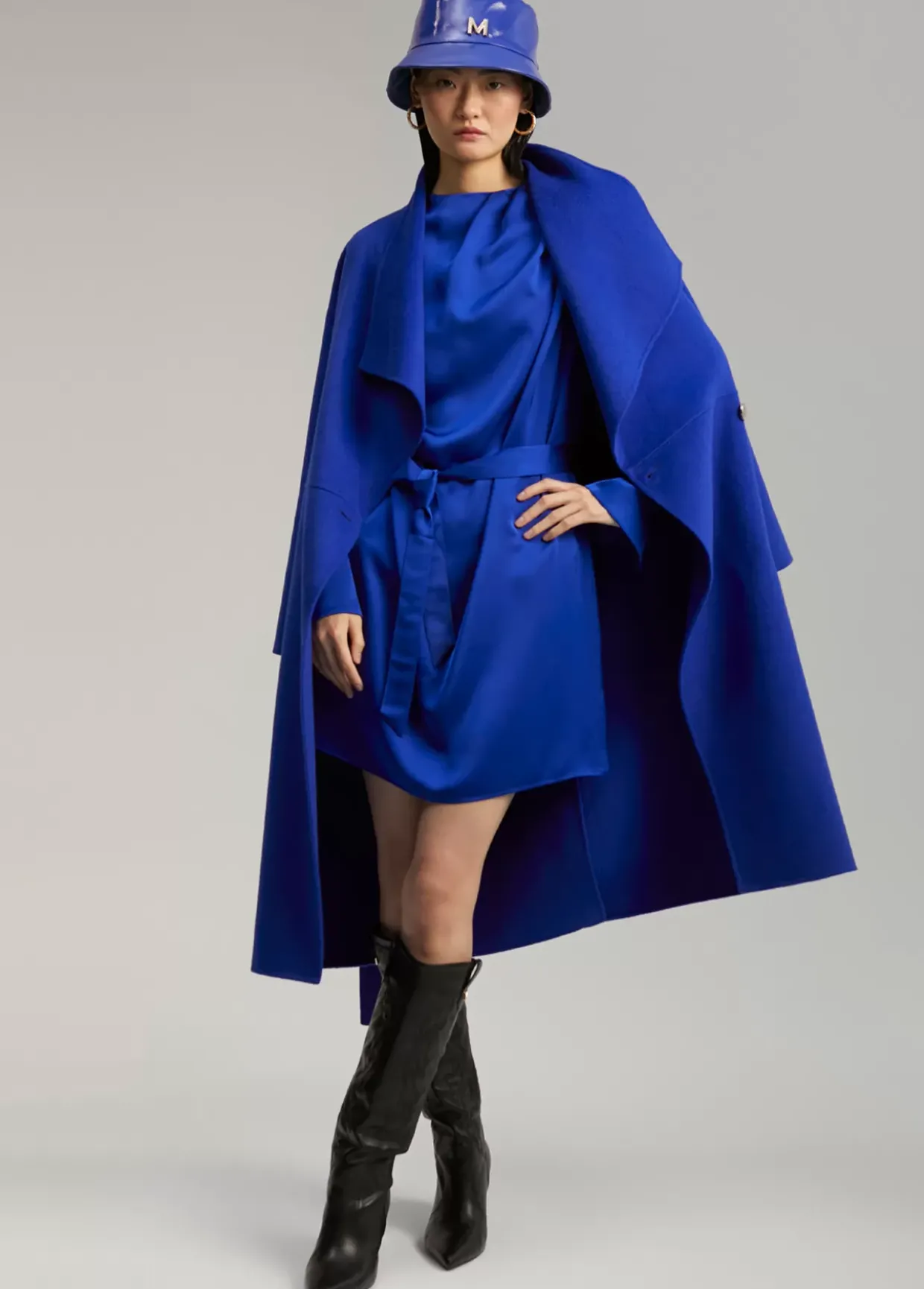Vestido corto satinado