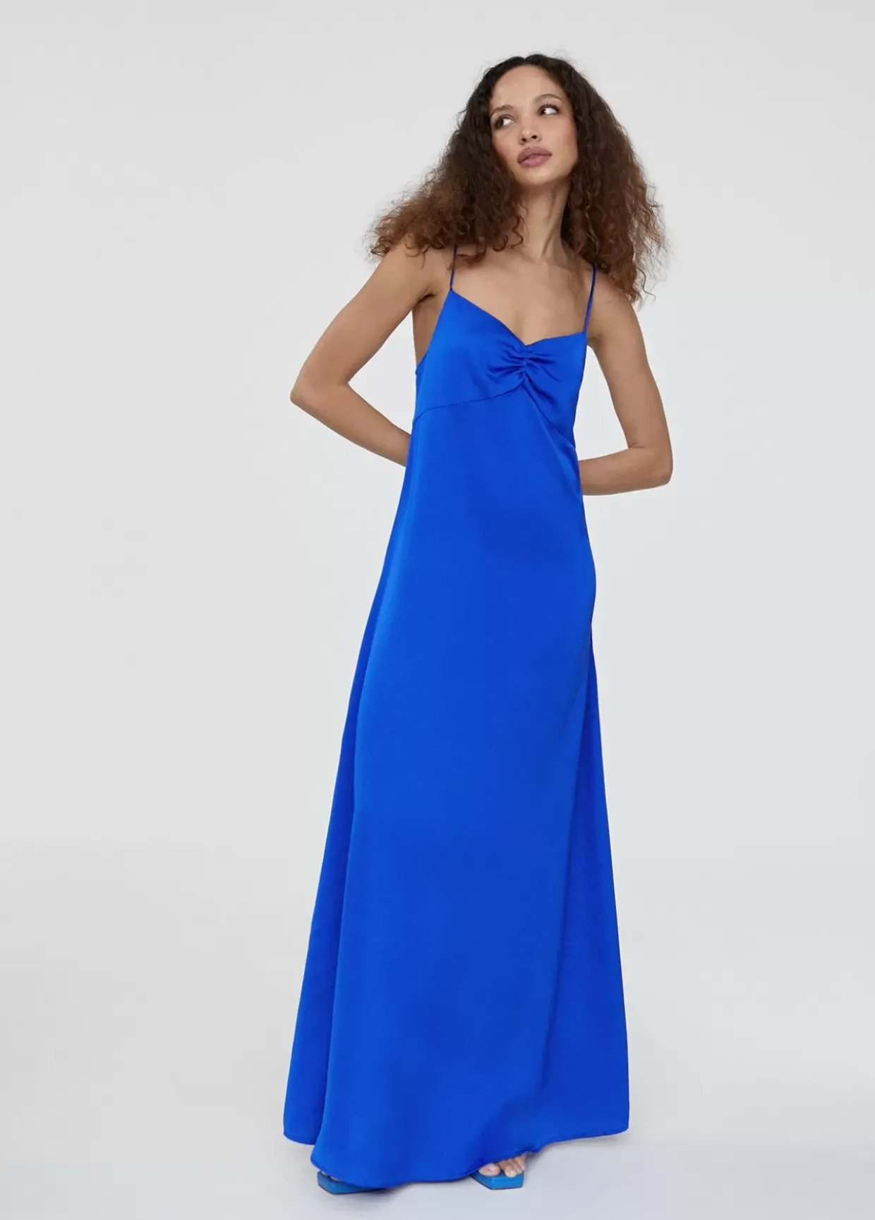 Vestido largo tipo lencero